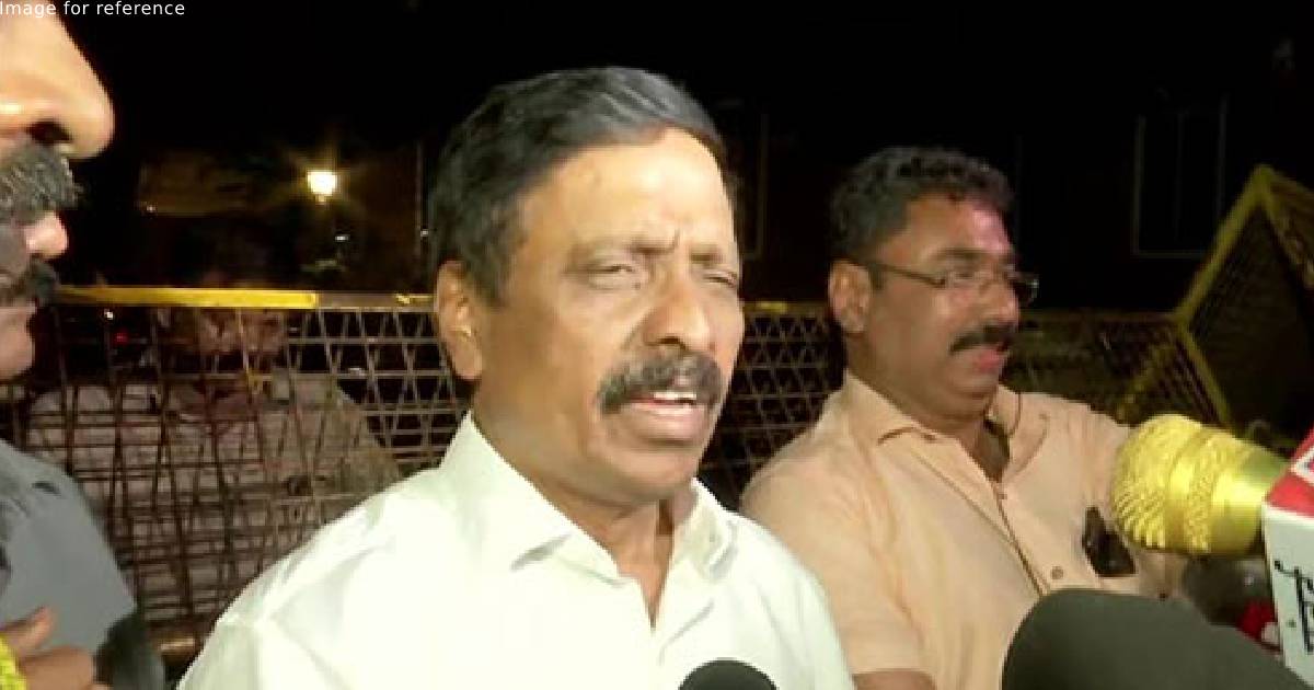 Shiv Sena MP supports Sanjay Raut, says will not bow down to ED